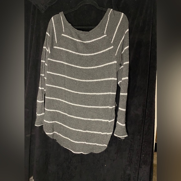 Cherish Gray and White Striped Long Sleeve - Picture 2 of 2